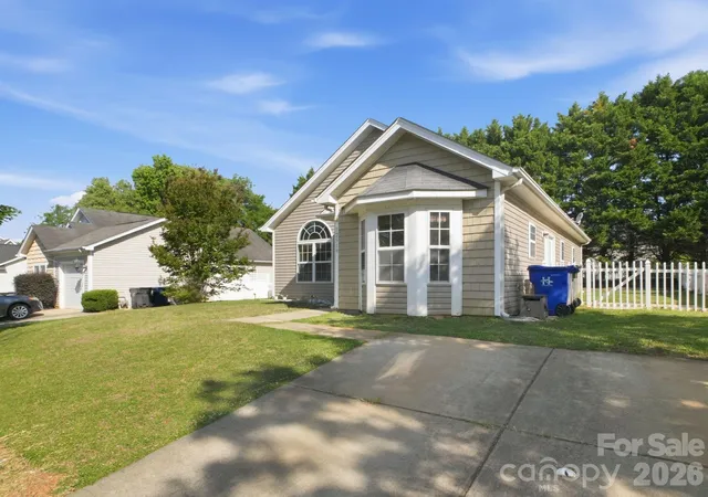 Photo 3 of Single family home for sale at 12519 Twelvetrees Ln, Huntersville, NC 28078 | MLS# 4375770 | Listing updated on 2026-09-19