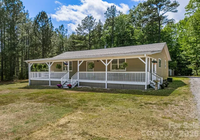 Photo 1 of Single family home for sale at 10718 Lancaster Hwy, Waxhaw, NC 28173 | MLS# 4375827 | Listing updated on 2026-10-02