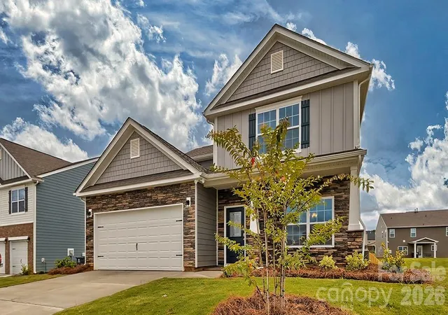 Photo 3 of Single family home for sale at 33 Queen Valley Way, Waynesville, NC 28786 | MLS# 4375859 | Listing updated on 2026-07-08