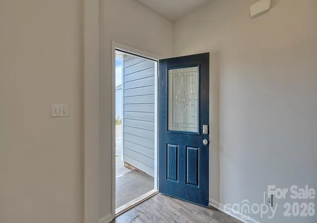 Photo 3 of Single family home for sale at 33 Queen Valley Way, Waynesville, NC 28786 | MLS# 4375859 | Listing updated on 2026-07-08