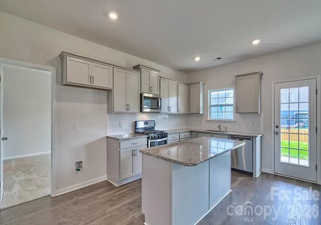 Photo 4 of Single family home for sale at 33 Queen Valley Way, Waynesville, NC 28786 | MLS# 4375859 | Listing updated on 2026-07-08