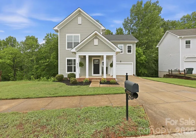 Photo 2 of Single family home for sale at 8207 Dumphries Dr, Huntersville, NC 28078 | MLS# 4375881 | Listing updated on 2026-09-17
