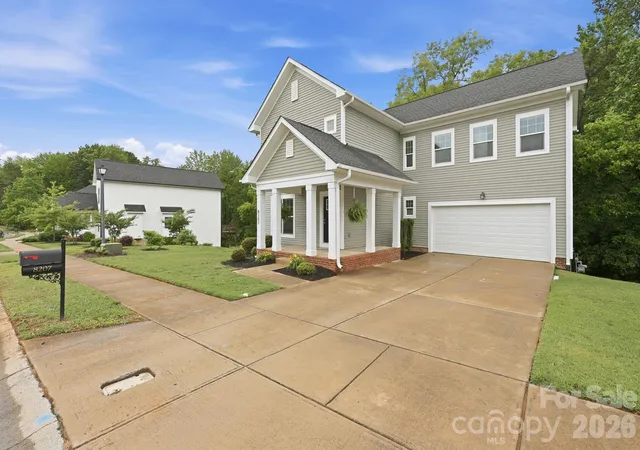 Photo 3 of Single family home for sale at 8207 Dumphries Dr, Huntersville, NC 28078 | MLS# 4375881 | Listing updated on 2026-09-17
