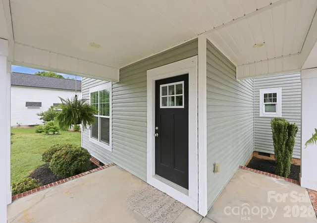 Photo 4 of Single family home for sale at 8207 Dumphries Dr, Huntersville, NC 28078 | MLS# 4375881 | Listing updated on 2026-09-17