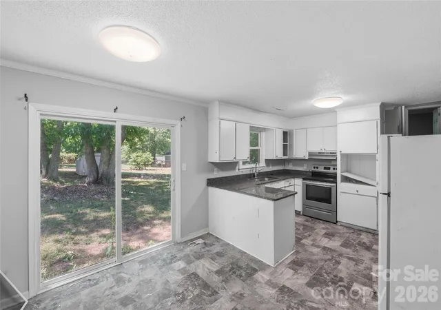 Photo 2 of Single family home for sale at 151 Redwood Ln, Gastonia, NC 28052 | MLS# 4375924 | Listing updated on 2026-10-02