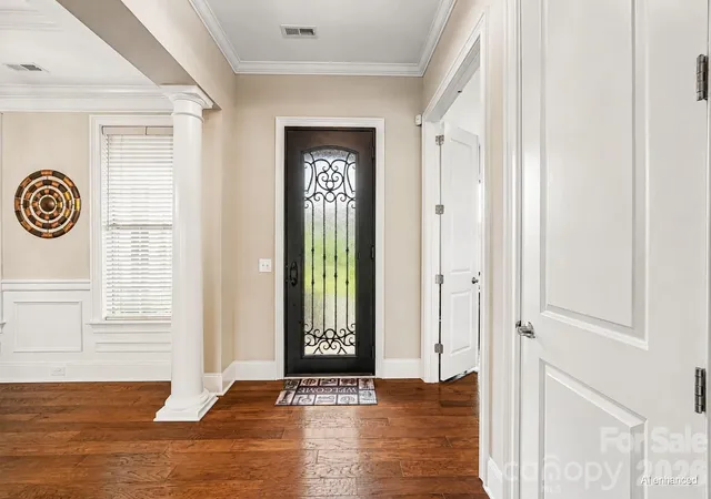 Photo 4 of Single family home for sale at 14503 Crest Ct, Charlotte, NC 28278 | MLS# 4375931 | Listing updated on 2026-08-28