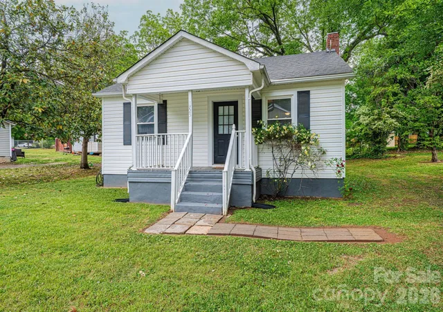 Single family home for sale at 1725 8th Avenue NE, Hickory, NC 28601 | MLS# 4375956