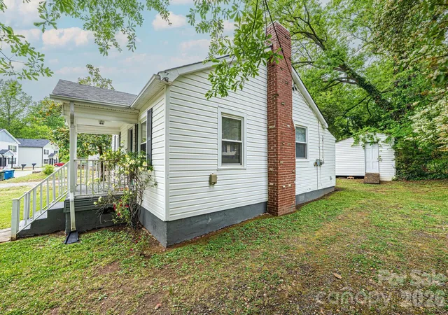 Photo 3 of Single family home for sale at 1725 8th Avenue NE, Hickory, NC 28601 | MLS# 4375956 | Listing updated on 2026-09-22