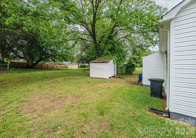 Photo 4 of Single family home for sale at 1725 8th Avenue NE, Hickory, NC 28601 | MLS# 4375956 | Listing updated on 2026-09-22