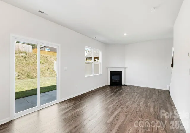 Photo 3 of Single family home for sale at 145 Ridgehaven Dr, Waynesville, NC 28786 | MLS# 4375971 | Listing updated on 2026-10-06