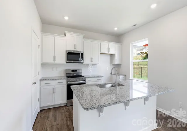 Photo 3 of Single family home for sale at 145 Ridgehaven Dr, Waynesville, NC 28786 | MLS# 4375971 | Listing updated on 2026-10-06