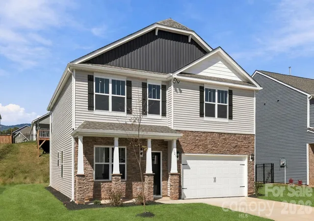 Photo 2 of Single family home for sale at 123 Ridgehaven Dr, Waynesville, NC 28786 | MLS# 4375986 | Listing updated on 2026-10-06