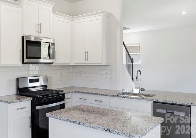 Photo 3 of Single family home for sale at 123 Ridgehaven Dr, Waynesville, NC 28786 | MLS# 4375986 | Listing updated on 2026-10-06
