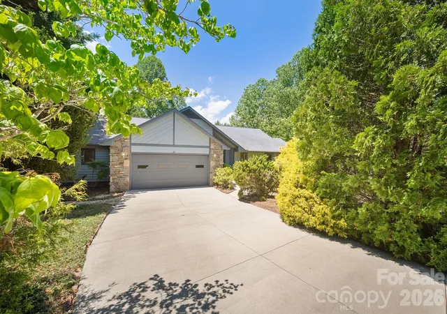 Photo 1 of Single family home for sale at 16 Zachary Ridge Rd, Asheville, NC 28804 | MLS# 4376001 | Listing updated on 2026-09-06