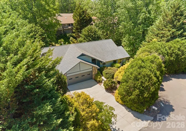 Photo 2 of Single family home for sale at 16 Zachary Ridge Rd, Asheville, NC 28804 | MLS# 4376001 | Listing updated on 2026-09-06