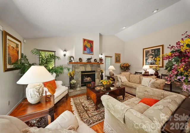 Photo 3 of Single family home for sale at 16 Zachary Ridge Rd, Asheville, NC 28804 | MLS# 4376001 | Listing updated on 2026-09-06