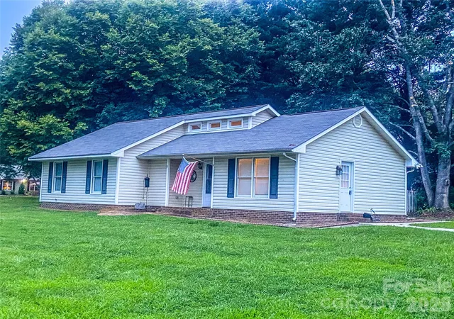 Photo 2 of Single family home for sale at 3120 Basilwood Cir, Monroe, NC 28110 | MLS# 4376004 | Listing updated on 2026-08-27