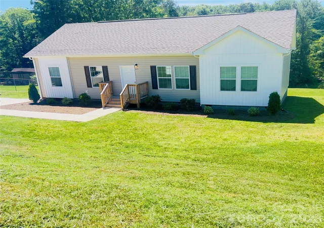 Photo 1 of Single family home for sale at 819 Wellwood Ave, Statesville, NC 28677 | MLS# 4376016 | Listing updated on 2026-08-26