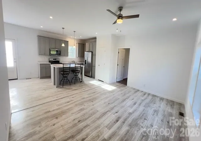 Photo 3 of Single family home for sale at 819 Wellwood Ave, Statesville, NC 28677 | MLS# 4376016 | Listing updated on 2026-08-26