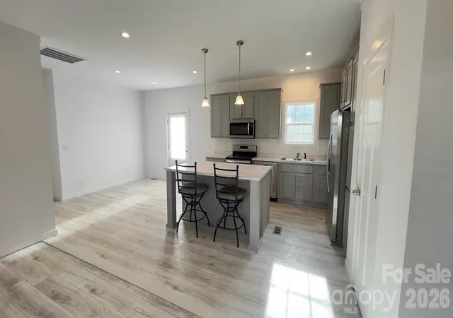 Photo 3 of Single family home for sale at 819 Wellwood Ave, Statesville, NC 28677 | MLS# 4376016 | Listing updated on 2026-08-26