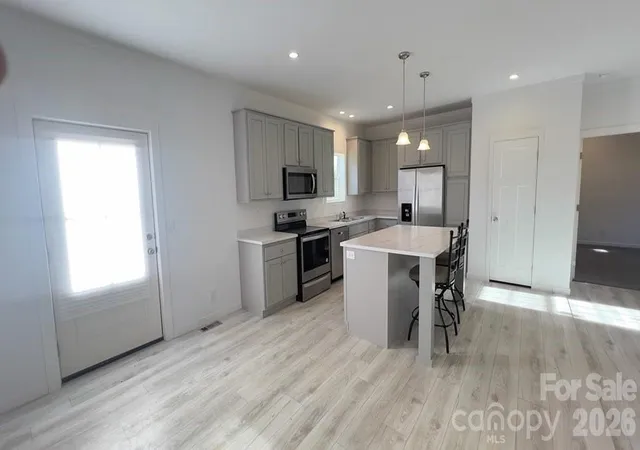 Photo 4 of Single family home for sale at 819 Wellwood Ave, Statesville, NC 28677 | MLS# 4376016 | Listing updated on 2026-08-26