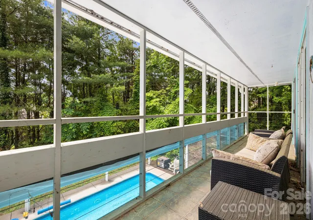 Photo 3 of Single family home for sale at 11 Beaumont Dr, Hendersonville, NC 28739 | MLS# 4376069 | Listing updated on 2026-09-28