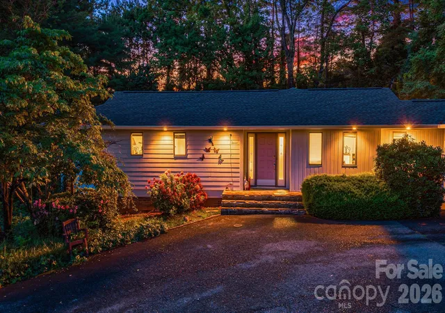 3rd image of 11 Beaumont Dr, Hendersonville, NC 28739 | MLS# 4376069
