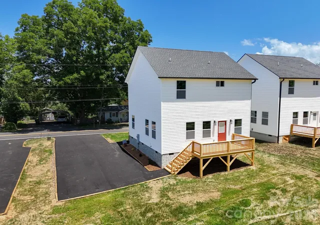 Photo 2 of Single family home for sale at 430 Hazel Ml Rd, Asheville, NC 28806 | MLS# 4376103 | Listing updated on 2026-10-21