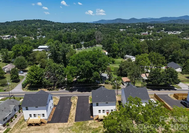 Photo 4 of Single family home for sale at 430 Hazel Ml Rd, Asheville, NC 28806 | MLS# 4376103 | Listing updated on 2026-10-21