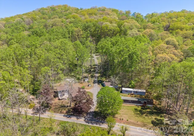 Photo 3 of Single family home for sale at 290 Hookers Gap Rd, Candler, NC 28715 | MLS# 4376195 | Listing updated on 2026-05-16