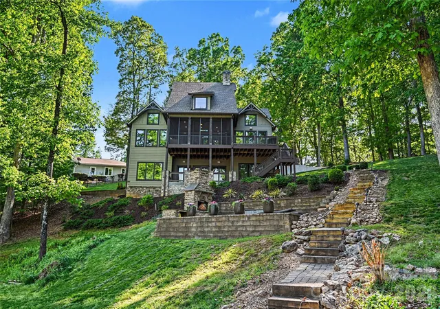 Photo 2 of Single family home for sale at 142 Lakeview Shrs Loop, Mooresville, NC 28117 | MLS# 4376202 | Listing updated on 2026-10-07