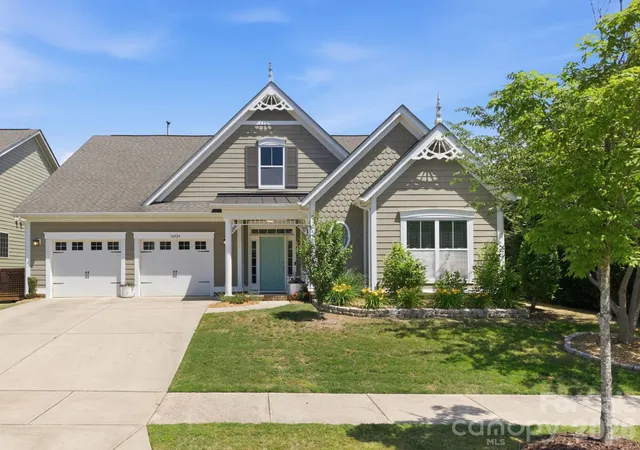 Photo 1 of Single family home for sale at 16024 Oxford Glenn Dr, Huntersville, NC 28078 | MLS# 4376217 | Listing updated on 2026-10-06