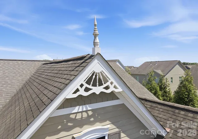 Photo 4 of Single family home for sale at 16024 Oxford Glenn Dr, Huntersville, NC 28078 | MLS# 4376217 | Listing updated on 2026-10-06