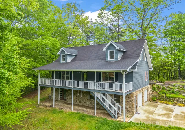 Photo 3 of Single family home for sale at 180 Canaday Dr, Brevard, NC 28712 | MLS# 4376218 | Listing updated on 2026-09-05