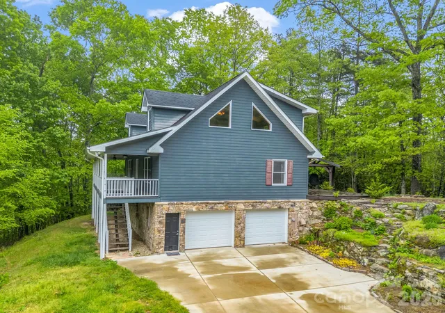Photo 4 of Single family home for sale at 180 Canaday Dr, Brevard, NC 28712 | MLS# 4376218 | Listing updated on 2026-09-05