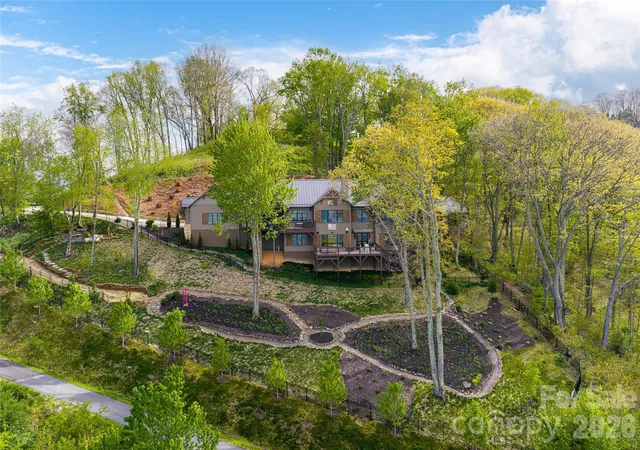 Photo 3 of Single family home for sale at 376 Wandering Trl, Waynesville, NC 28785 | MLS# 4376234 | Listing updated on 2026-07-27