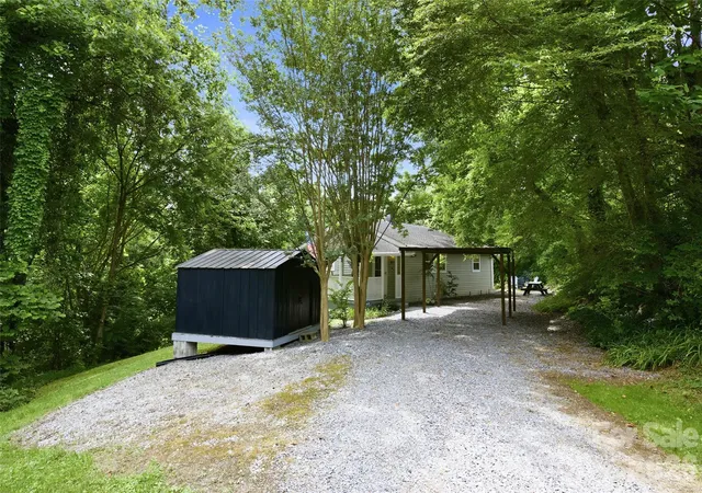 Photo 5 of Single family home for sale at 83 E View St, Marion, NC 28752 | MLS# 4376299 | Listing updated on 2026-08-24