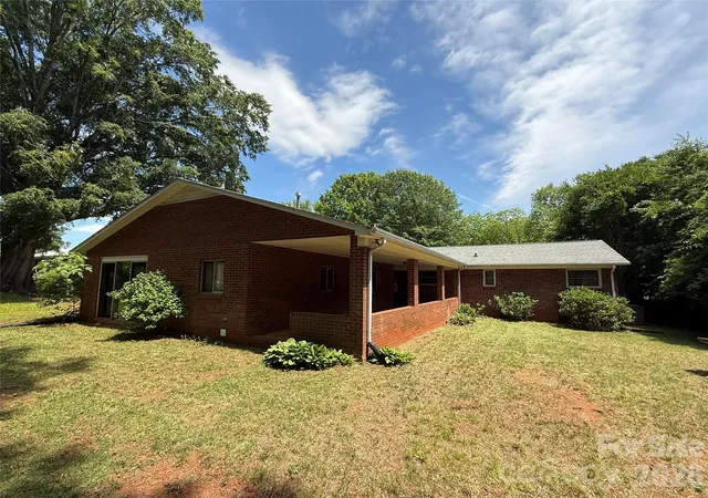 Homes for sale in Newton, NC | 2012 N Deal Ave, Newton, NC 28658 | MLS# 4376305