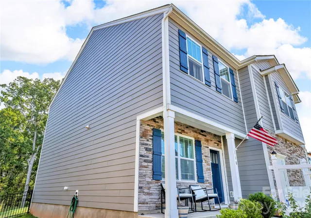 Photo 3 of Single family home for sale at 118 N Hill Ln, Troutman, NC 28166 | MLS# 4376345 | Listing updated on 2026-09-28