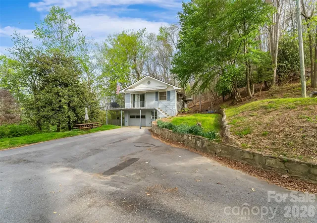 2nd image of 98 Limberlost Dr, Hendersonville, NC 28739 | MLS# 4376347