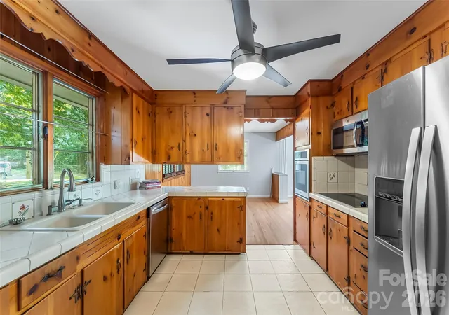 Photo 3 of Single family home for sale at 98 Limberlost Dr, Hendersonville, NC 28739 | MLS# 4376347 | Listing updated on 2026-09-04