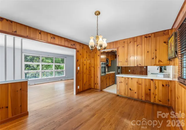 Photo 3 of Single family home for sale at 98 Limberlost Dr, Hendersonville, NC 28739 | MLS# 4376347 | Listing updated on 2026-09-04