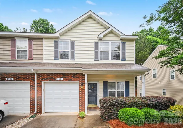 Photo 3 of Townhouse for sale at 1011 Silver Springs Rd, Fort Mill, SC 29715 | MLS# 4376380 | Listing updated on 2026-10-12