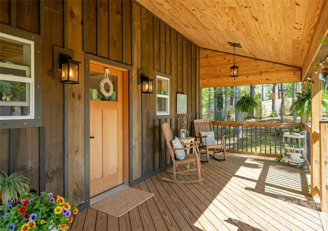 Photo 3 of Single family home for sale at 18 N Bear View Dr, Hendersonville, NC 28792 | MLS# 4376417 | Listing updated on 2026-07-15