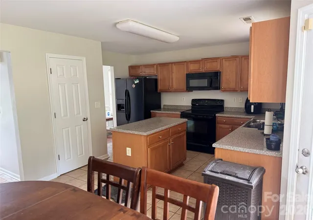 Photo 3 of Sale Pending at 5305 Grandover Dr, Gastonia, NC 28054 | MLS# 4376492 | Listing updated on 2026-09-28