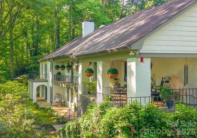 Photo 2 of Single family home for sale at 77 Oakwood Ln, Sylva, NC 28779 | MLS# 4376555 | Listing updated on 2026-08-26