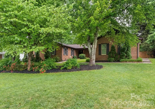 Homes for sale in Statesville, NC | 300 Brookmeade Dr, Statesville, NC 28625 | MLS# 4376572