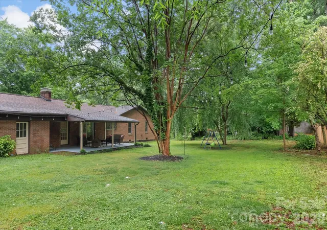 Homes for sale in Statesville, NC | 300 Brookmeade Dr, Statesville, NC 28625 | MLS# 4376572