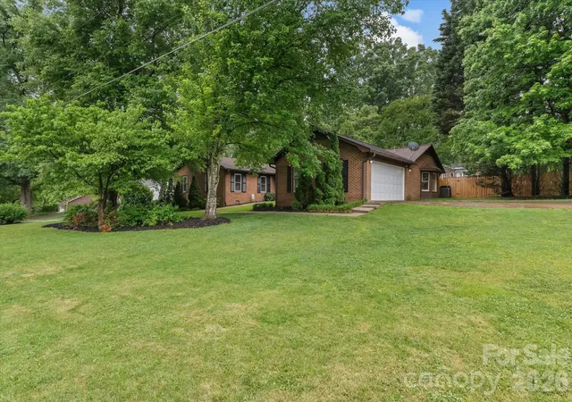 Homes for sale in Statesville, NC | 300 Brookmeade Dr, Statesville, NC 28625 | MLS# 4376572