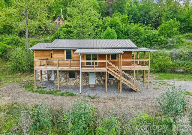 Photo 1 of Sale Pending at 137 Red Maple Ln, Burnsville, NC 28714 | MLS# 4376573 | Listing updated on 2026-09-01